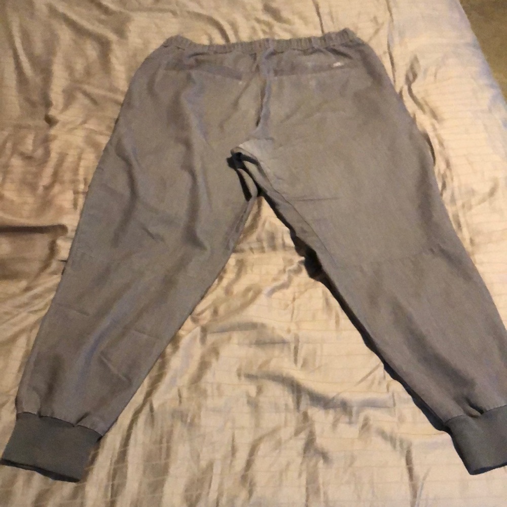 Mens Figs Joggers in Graphite - Size Large with Short Length